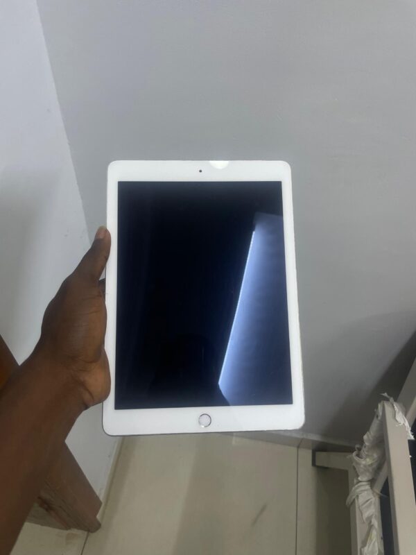 Apple iPad pro 32gb - Image 2