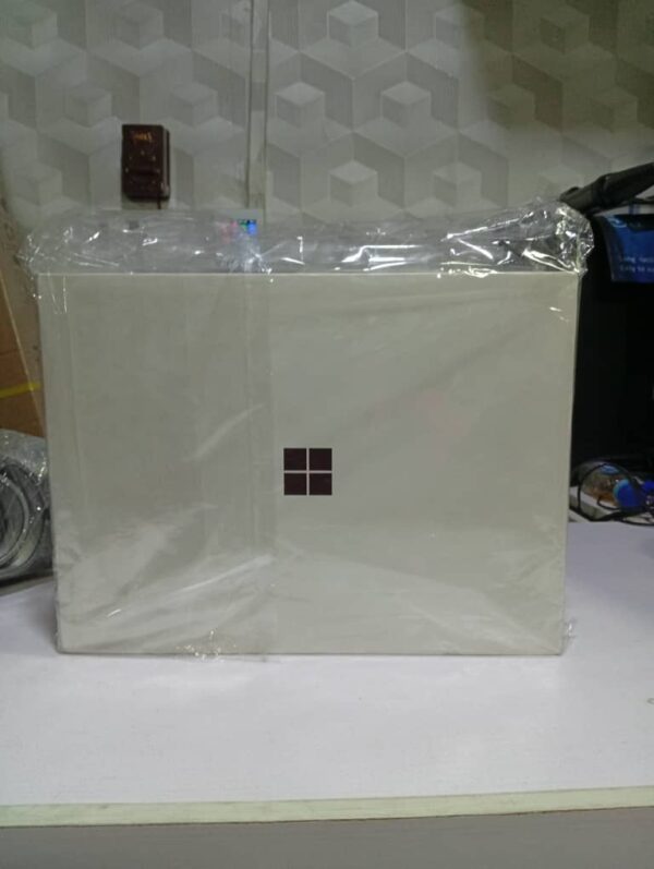 Microsoft surface  Snapdragon X plus  16GB .Go RAM.GT RAM 256 GB. GO GT platinum
