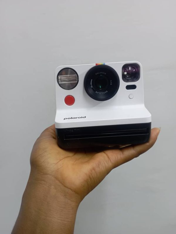 POLAROID NOW 2ND GENERATION I-TYPE INSTANT FILM CAMERA 9072 - BLACK/WHITE